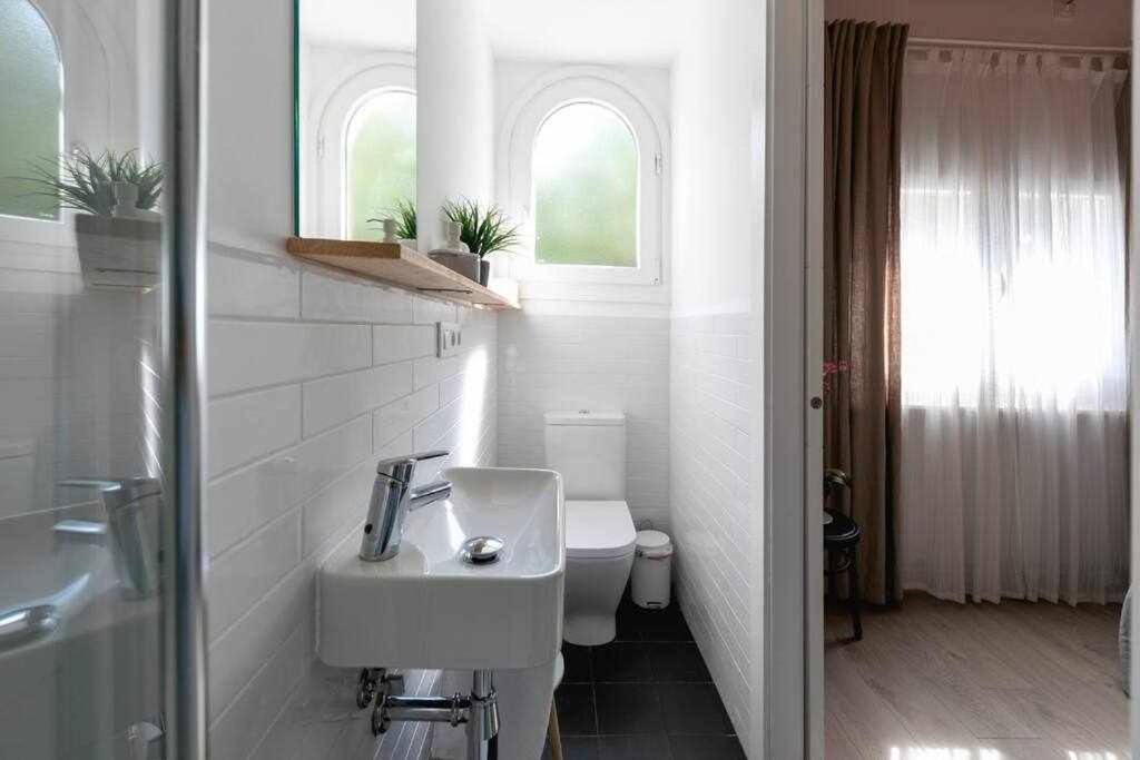 Newly Renovated Room W Pool & Bikeparking Girona Bilik gambar
